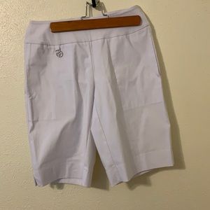 White Shorts, Raffinalla